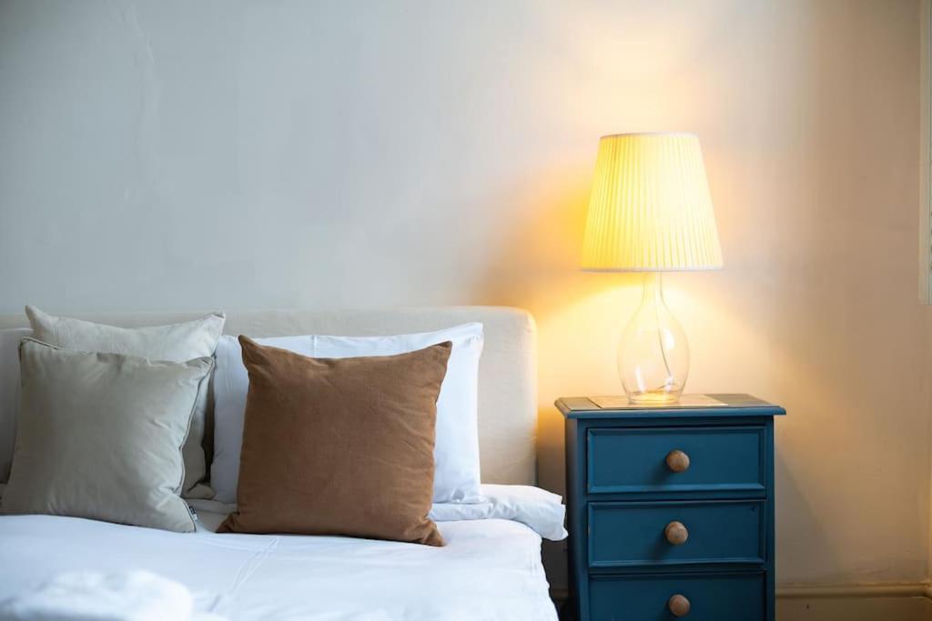 48 Redcliffe Gardens By Capital Apartment *
